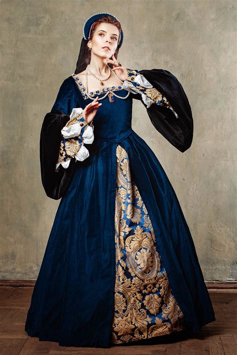 tudor mode|16th century tudor fashion.